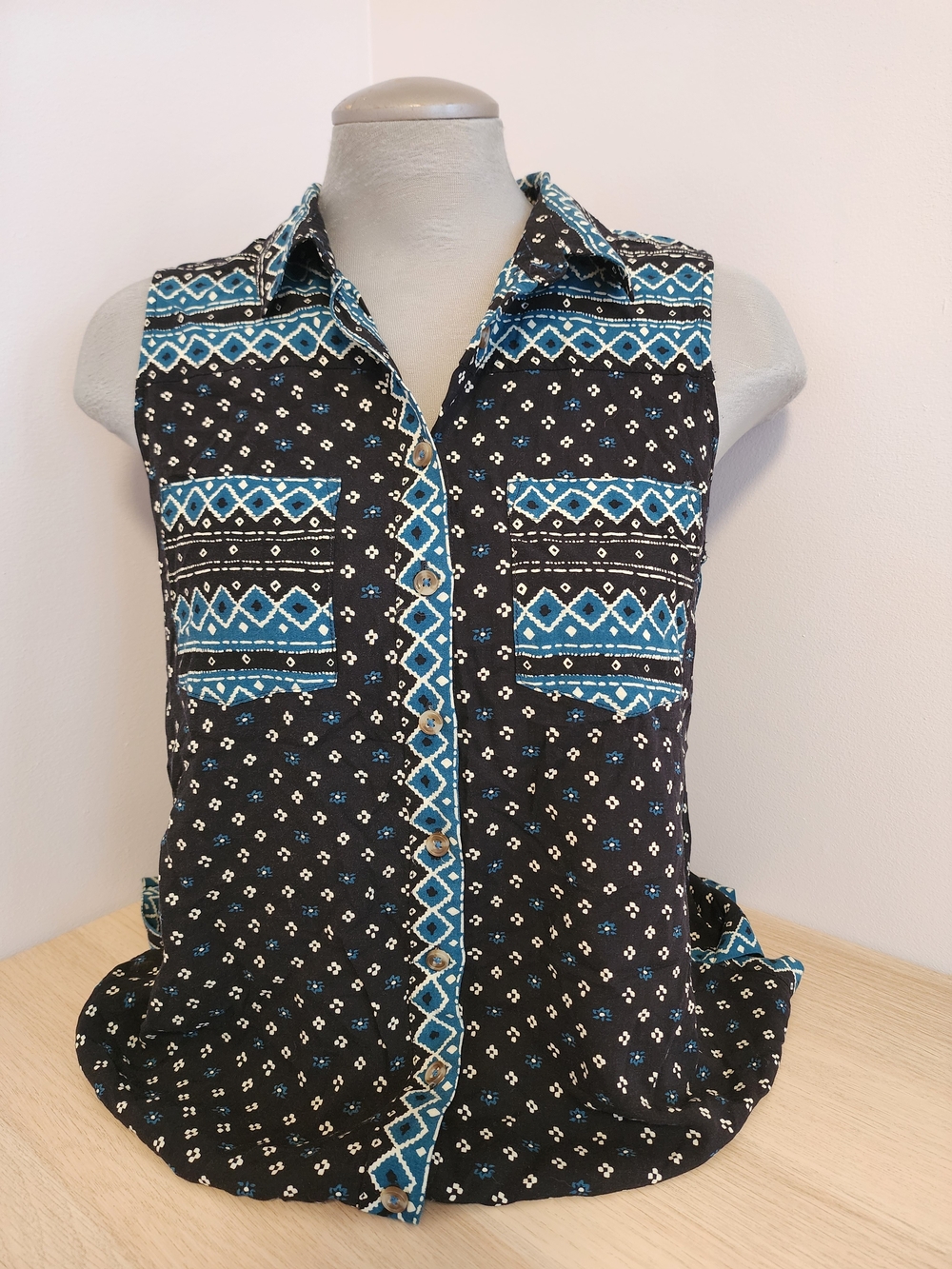 Anthropologie Akemi + Kin Boho Print Sleeveless Button-Down Blouse Small